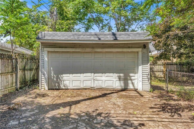 Building Photo - 10103 Almira Ave