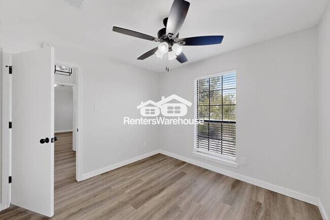 Building Photo - MOVE IN READY Rare Carrollton Home