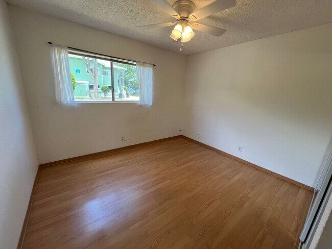 Building Photo - $2200, 2BR/1BA/2PKG Mililani (Mililani Parkway) - Great Location - townhome with A/C
