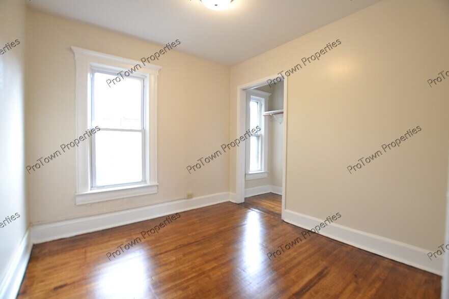 Building Photo - 207 Bridge St