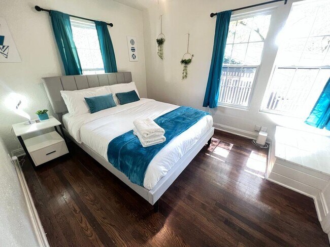 Building Photo - 3508 Clarkson Ave