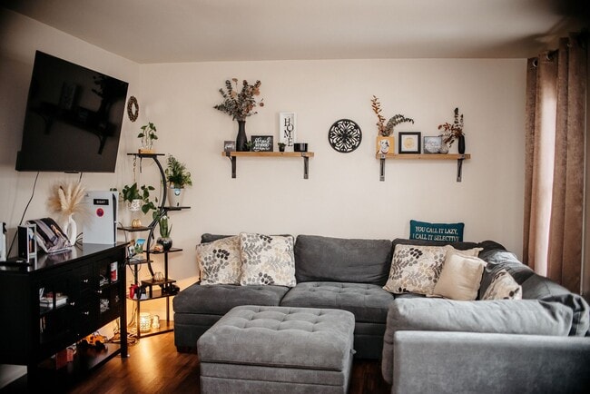 Building Photo - 16 Cranfield Ct