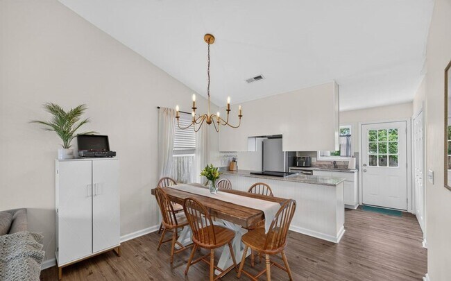 Building Photo - 7101 Alamosa Dr