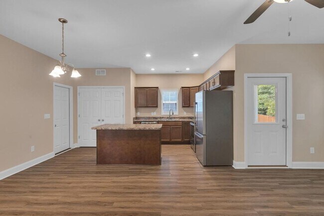 Building Photo - 148 Broadleaf Dr