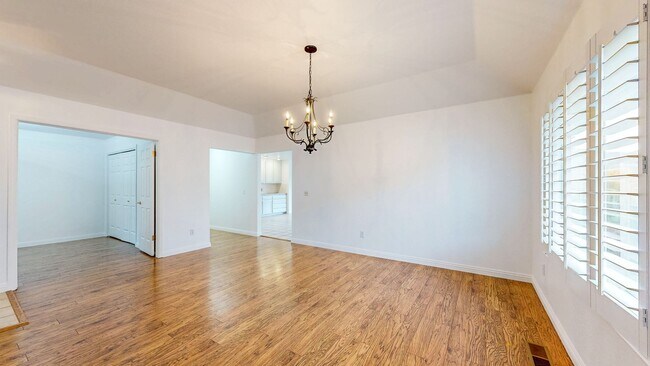 Building Photo - 7971 Oakmont Dr