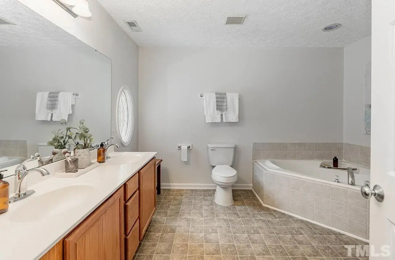 Building Photo - 5223 Dilbagh Dr
