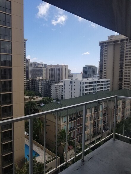 Building Photo - 2115 Ala Wai Blvd