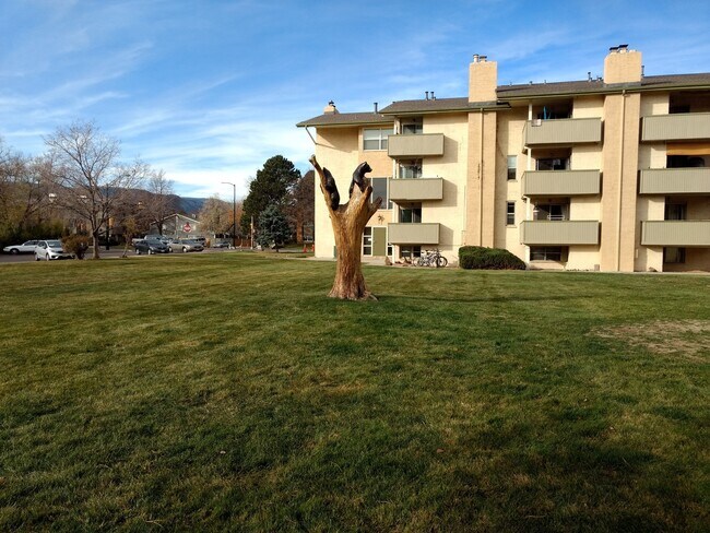 Building Photo - Cozy 2B/1.5B Quiet Boulder Unit - 1ST MONTH FREE