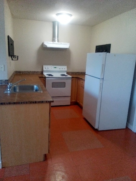 Building Photo - 316 W 1st St