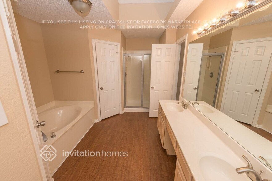 Building Photo - 5010 Ridgefield Ct