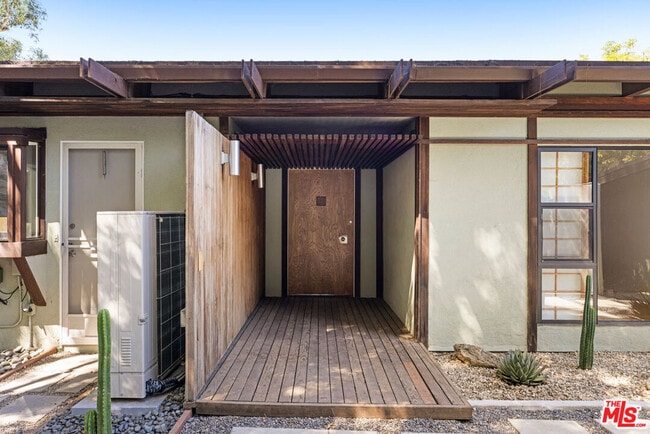 Building Photo - 2333 Hidalgo Ave
