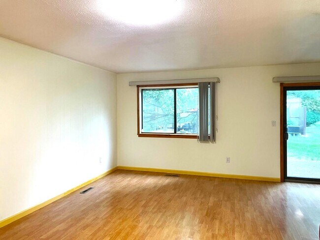 Building Photo - 12 Sunstone Dr