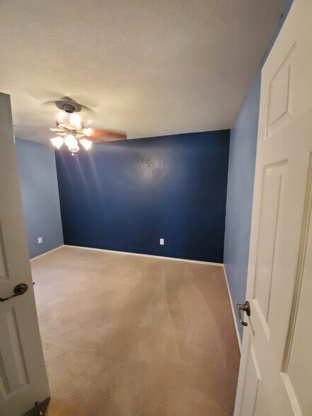 Building Photo - 10351 Whisper Bluff Dr