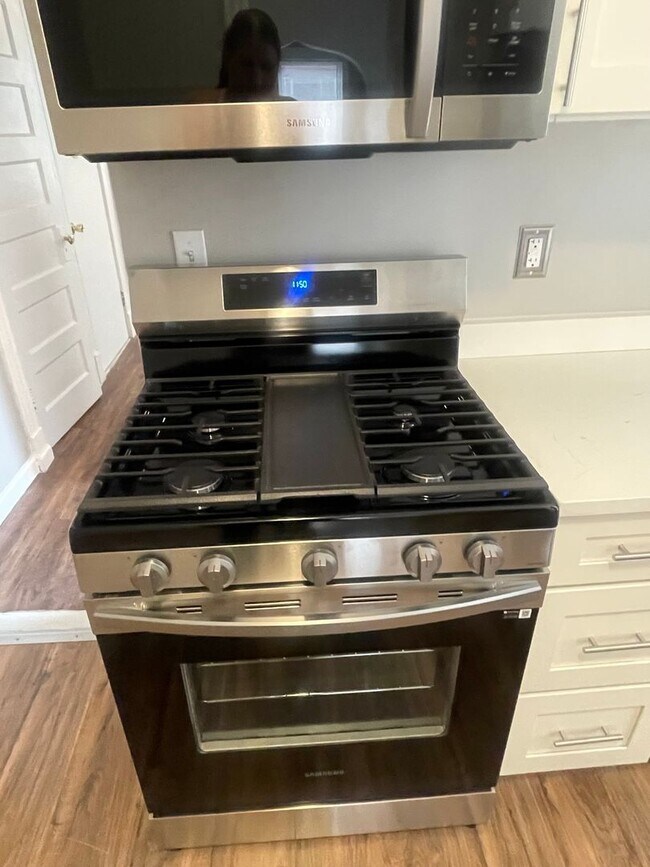 Building Photo - Available Now! One Bedroom Apartment with ...