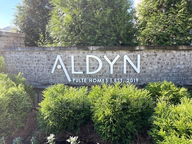 Building Photo - 502 Cooper Ln