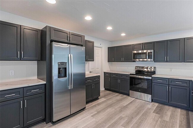 Building Photo - 326 W Grace St