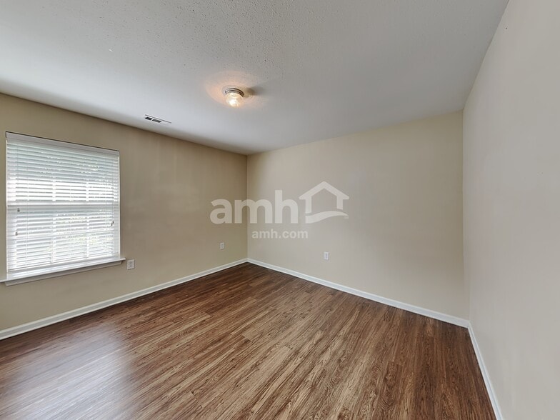 Building Photo - 1307 Jordans Pond Ln