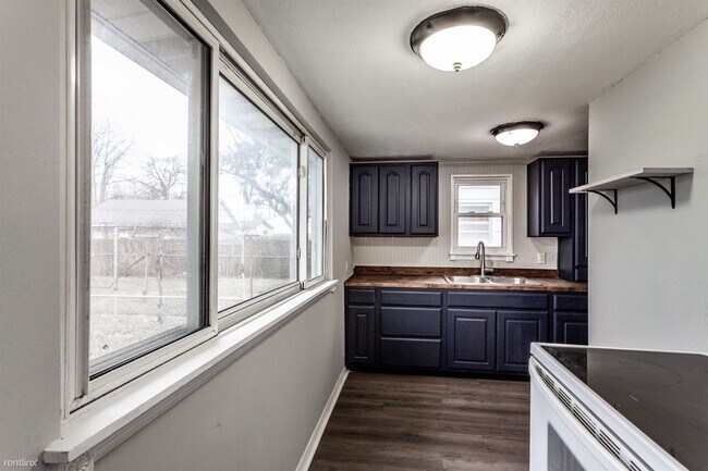 Building Photo - 2 br, 1 bath House - 2320 Hoyt Ave