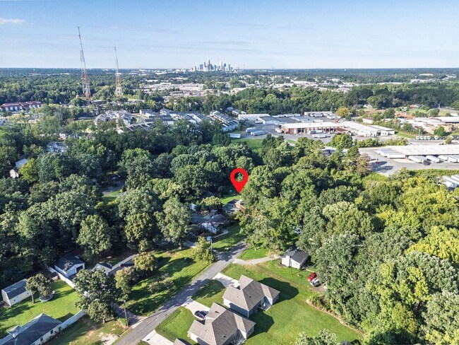 Building Photo - Well-maintained 3-bedroom, 1-bath all brick ranch offering 1,253 sq. ft. of functional living space