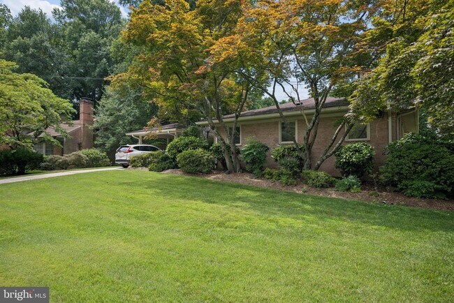 Building Photo - 7016 Hopewood St