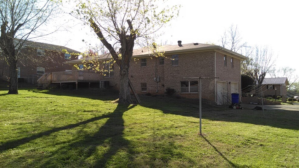 Building Photo - 2512 Sharron Dr