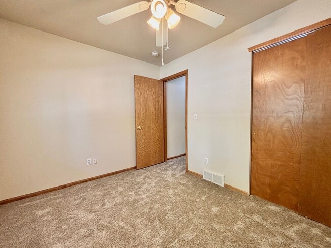 Building Photo - Beautiful Duplex with Attached Garage and ...