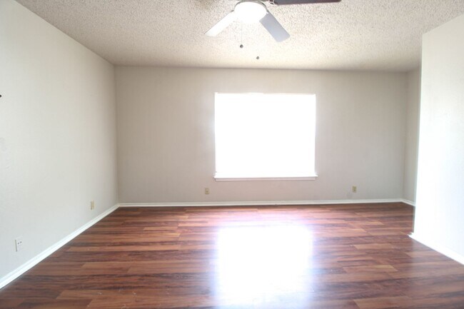 Building Photo - 5515 Kenton Bluff