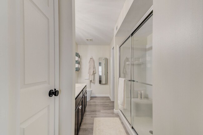 Building Photo - Tastefully updated 2-bedroom, 2-bath condo