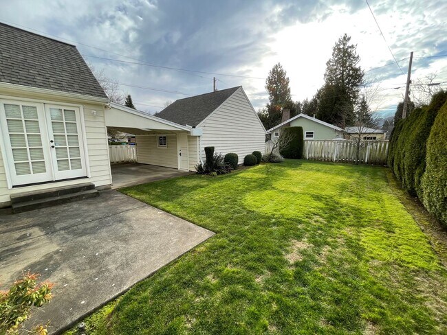 Building Photo - 5012 N Yale St