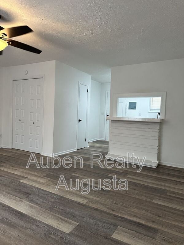 Building Photo - 451 Monetta St S E