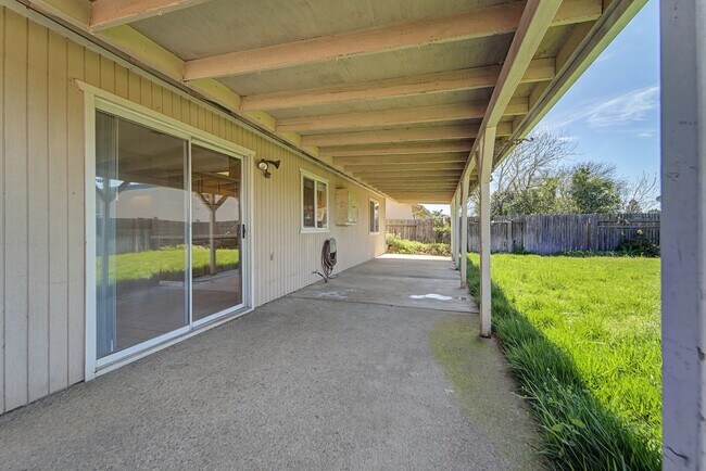 Building Photo - Freshly Updated 4-Bedroom Home with Central A/C & Garage