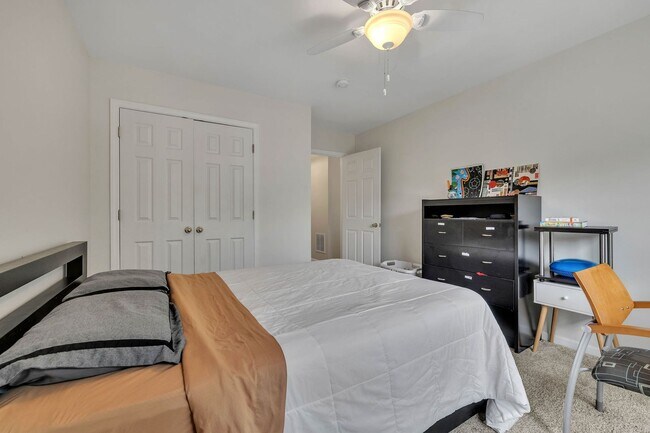 Building Photo - Spotless 3BR/2.5BA townhome minutes from West End, Downtown Nashville!