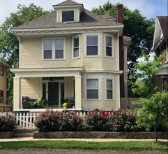 Building Photo - 621 W Daisy L Gatson Bates Dr