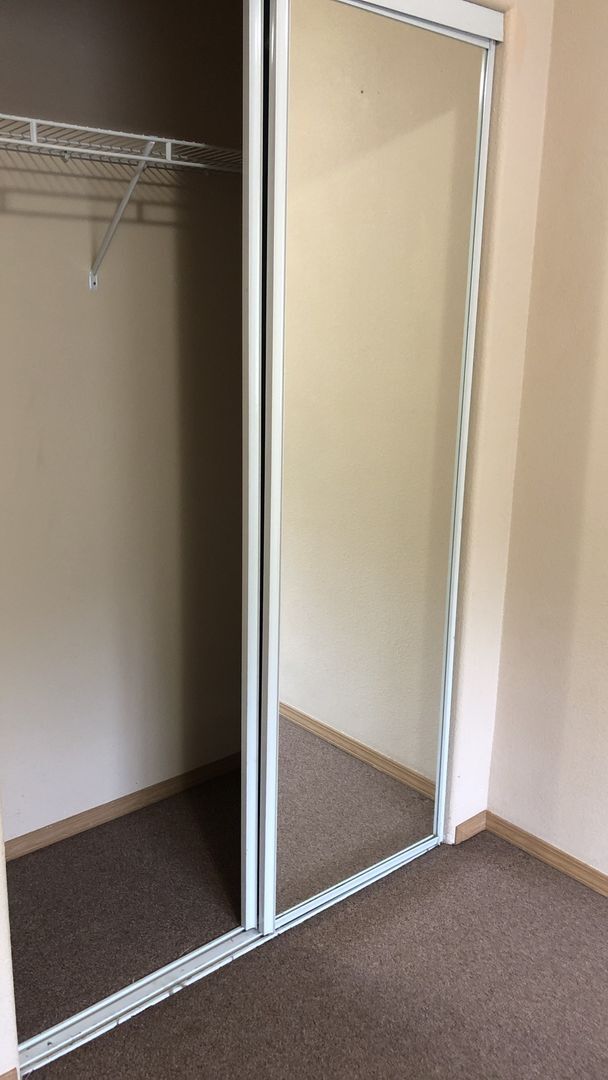 Building Photo - Small Pet Friendly! 4 Bedroom, 2 Bathroom Close to Campus!