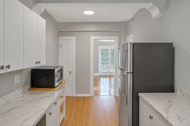 Building Photo - 6220 Northwood Ave