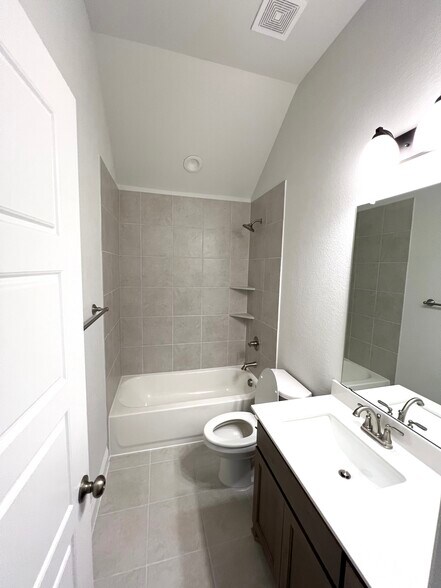 Building Photo - 4428 Mill Falls Dr