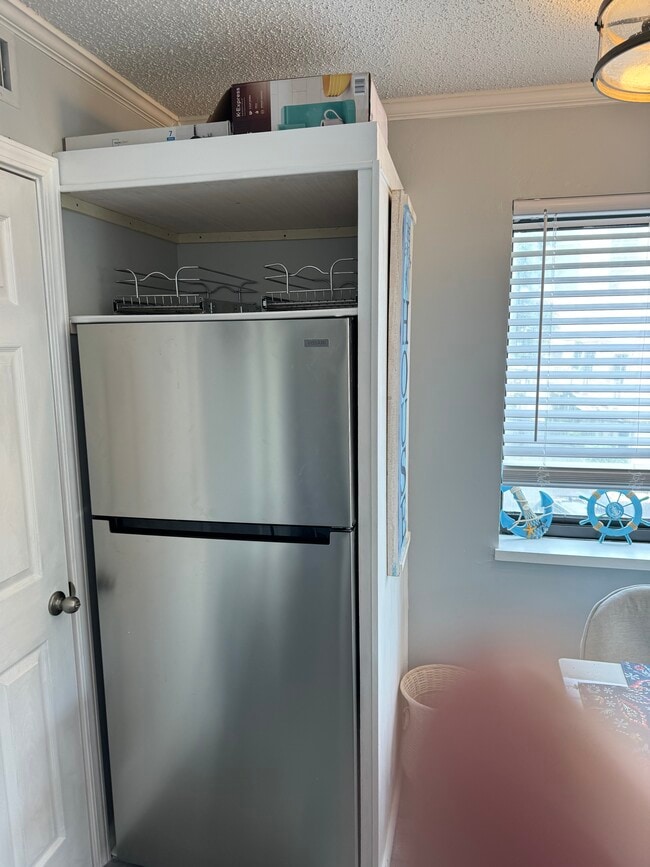 Building Photo - 210 75th Ave N