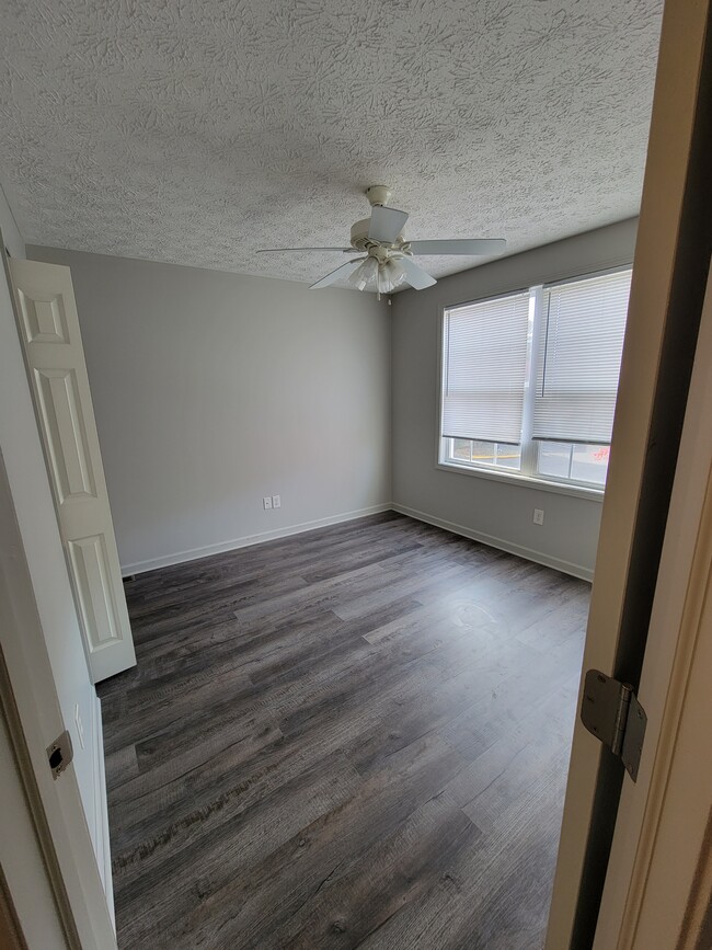 Building Photo - 2893 S Walnut Street Pike