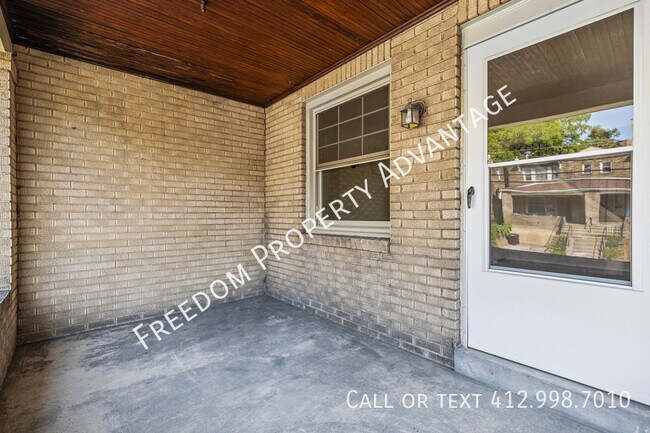 Building Photo - 739 Shady Dr E