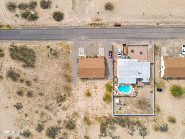 Building Photo - 4205 N Montezuma Dr