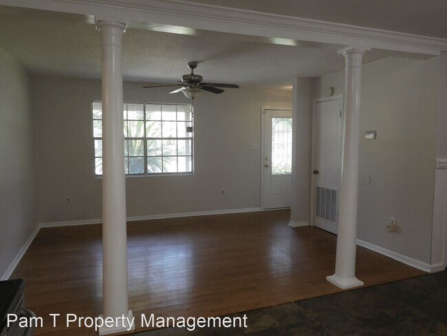 Building Photo - 3 br, 1.5 bath House - 204 Holiday Circle