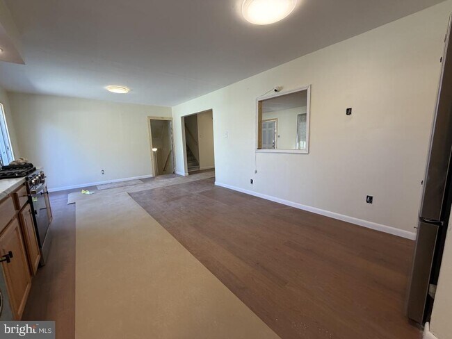 Building Photo - 322 W Nicholson Rd