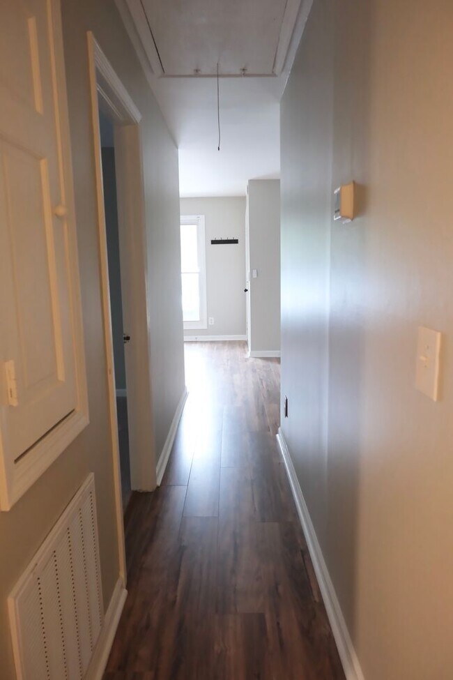 Building Photo - Pinckney