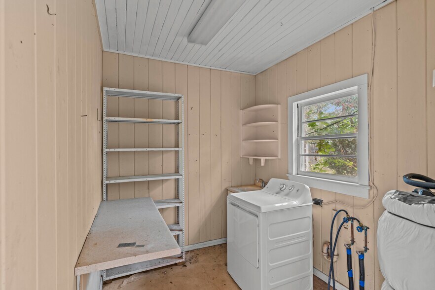 Building Photo - 110 Byrd St