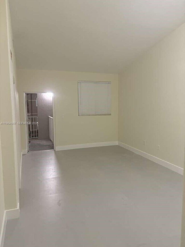 Building Photo - 1663 SE 27th Dr