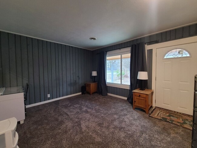 Building Photo - Charming Two Bedroom Ranch in Coloma