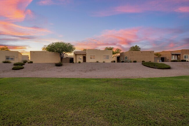 Building Photo - Beautiful 3 bedroom patio home with open f...