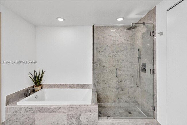 Building Photo - 801 S Miami Ave