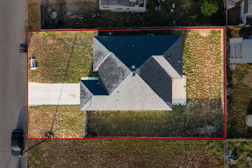Building Photo - 5615 JJ Ln