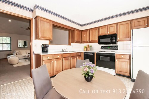 Building Photo - 5613 Riley-